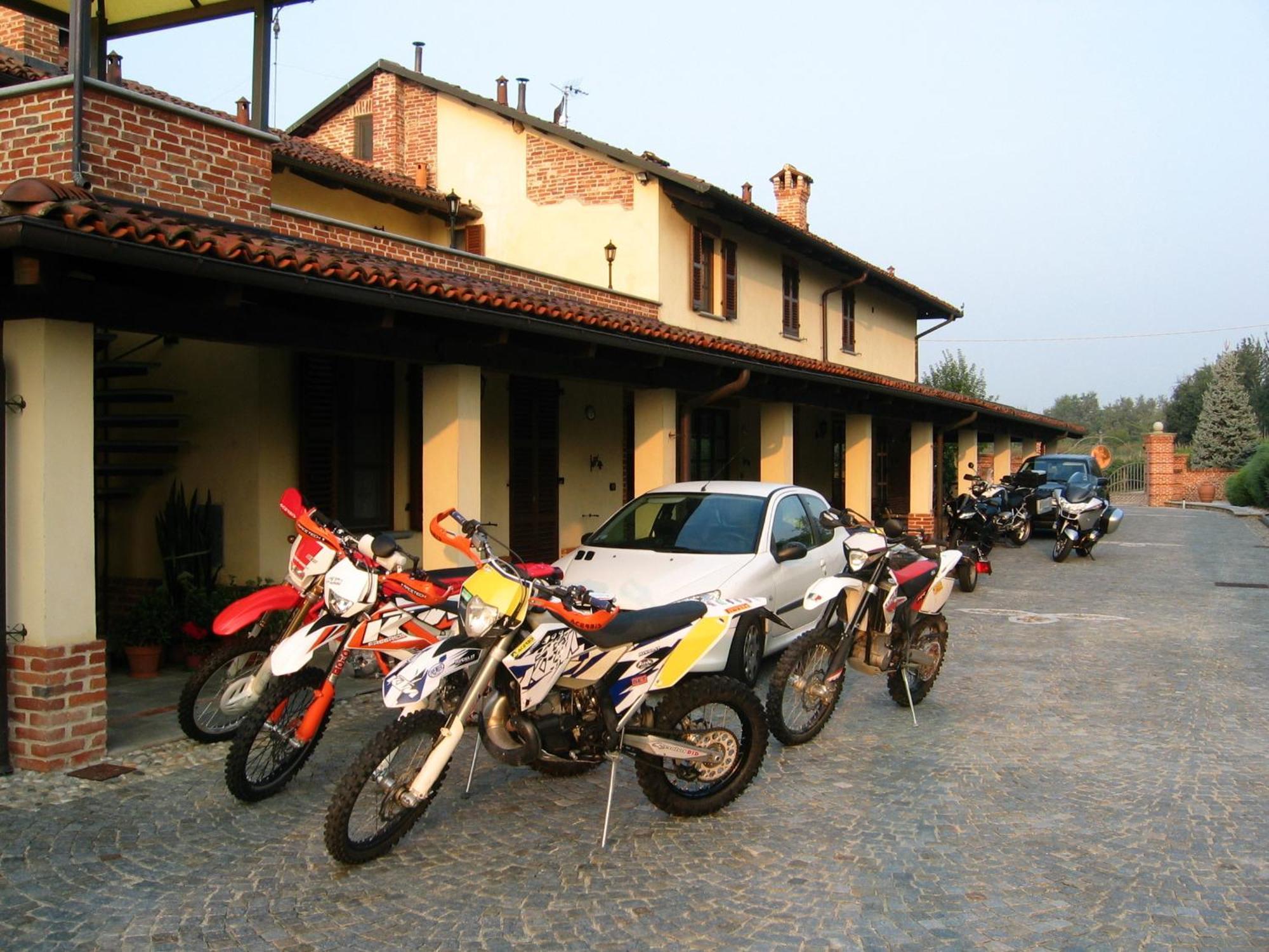 B&B Cascina Bellavista Tigliole Exterior photo